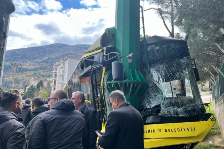 Bursa'da belediye otobüsünde çığlık çığlığa dehşet anları kamerada... 