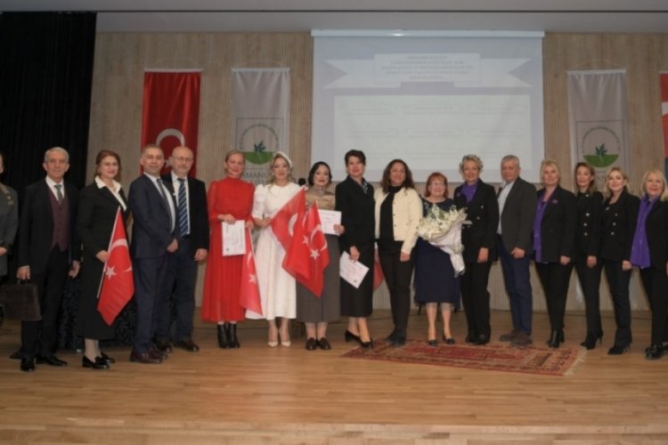 Cumhuriyet dönemine damgasını vurmuş hekimler Osmangazi'de sahnelendi