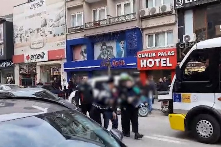 Bursa'da motokuryeler arasındaki kavgada 1 kişi bıçaklandı