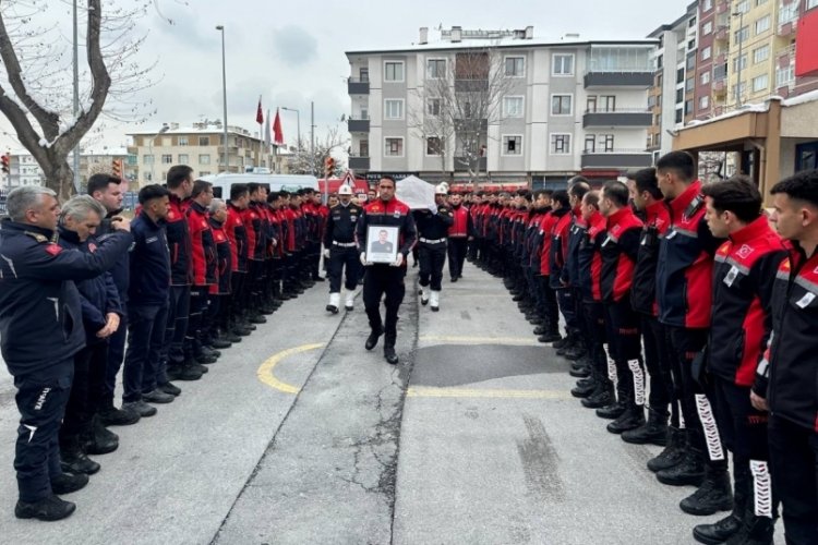 Bursa'da şehit düşen itfaiye eri son yolculuğuna uğurlandı