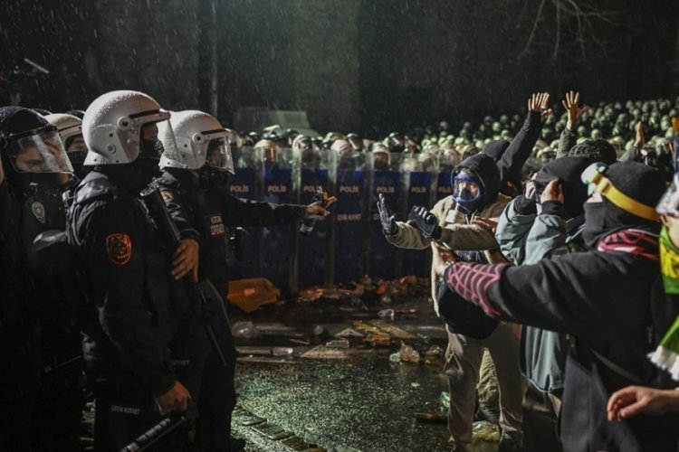 İstanbul'da izinsiz gösterilerle ilgili 71 gözaltı