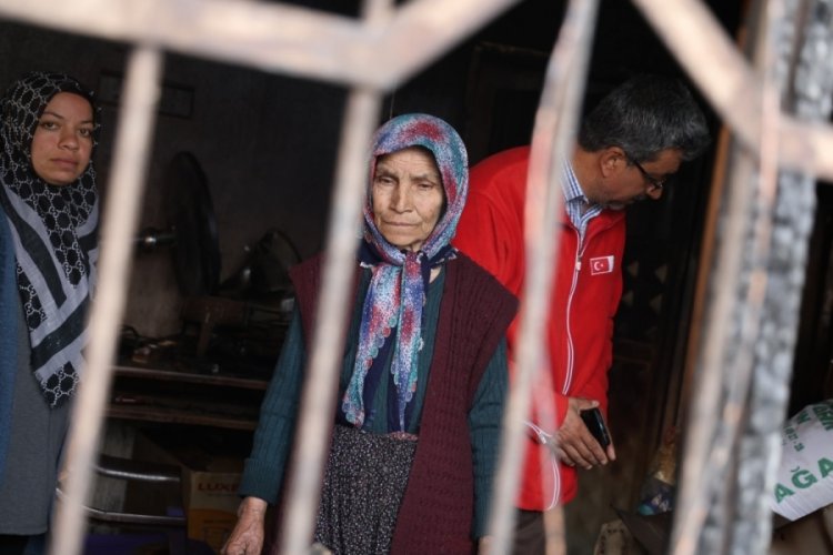 Çiftçi annenin evi yandı: Oğlunun çeyizleri tutuştu!