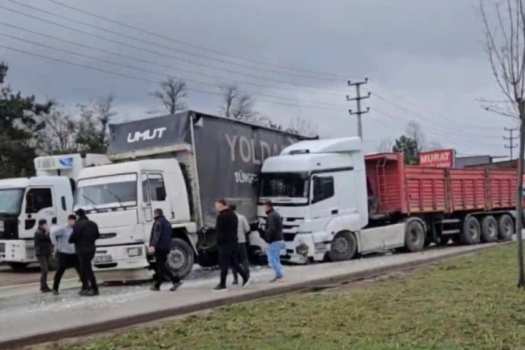 Bursa'da yolun ortasında çarpıştılar! Uzun kuyruklar oluştu...