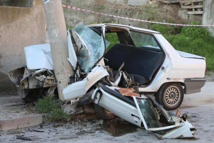 Korkunç kaza sürücü feci şekilde can verdi