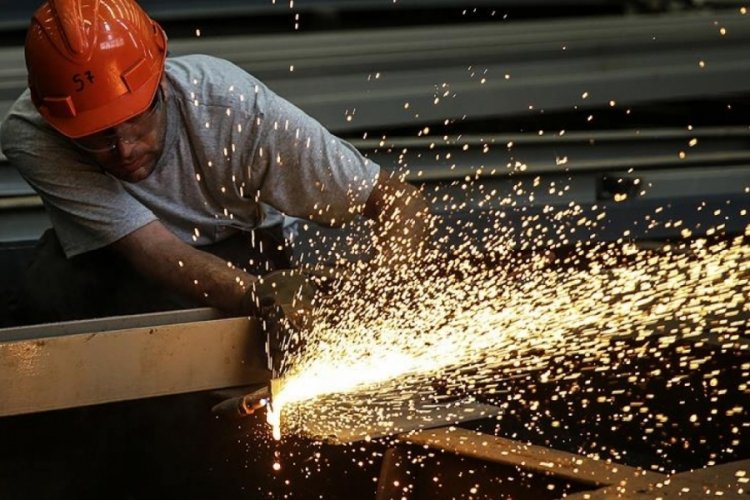 Sanayi üretimi yıllık yüzde 1,9 azaldı