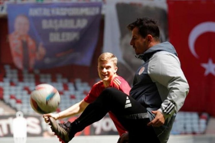 Emre Belözoğlu temkinli yaklaşıyor