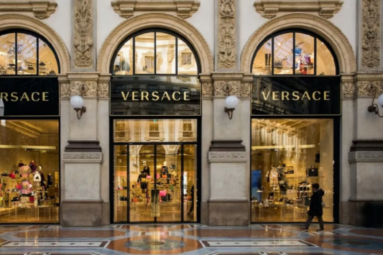 Lükste dev anlaşma: Versace'nin yeni sahibi belli oldu 