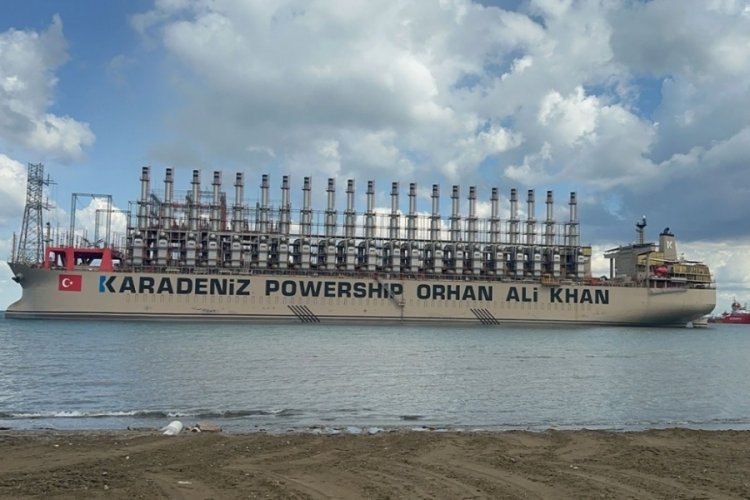 Dev enerji gemisi karaya oturdu: Kurtarma çalışmaları başladı 