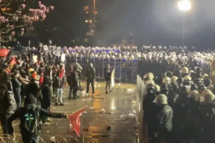 İstanbul'daki eylemlerde tutuklanan 59 genç için tahliye kararı