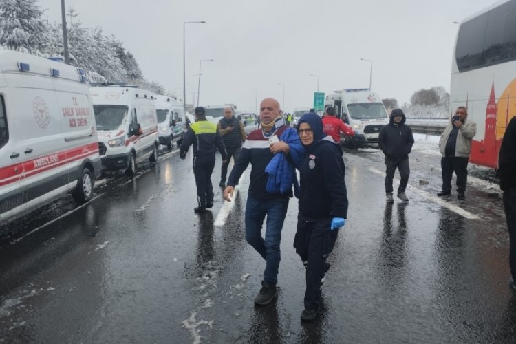 Bolu Dağı geçişinde zincirleme kaza: 10 yaralı