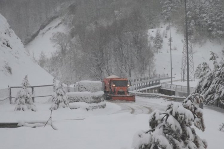 Bolu Dağı'nda kar yağışı etkili oluyor