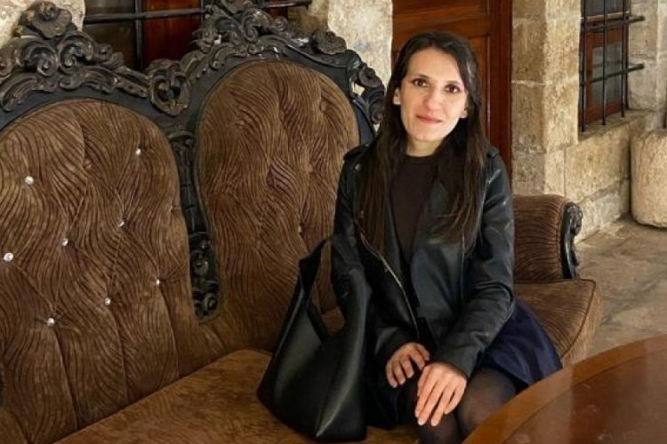 Başıboş sokak köpeklerinden kaçarken canından oldu