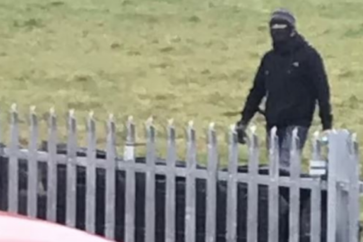 Böyle komşu düşman başına! Aldıkları arsa hayatlarını cehenneme çevirdi