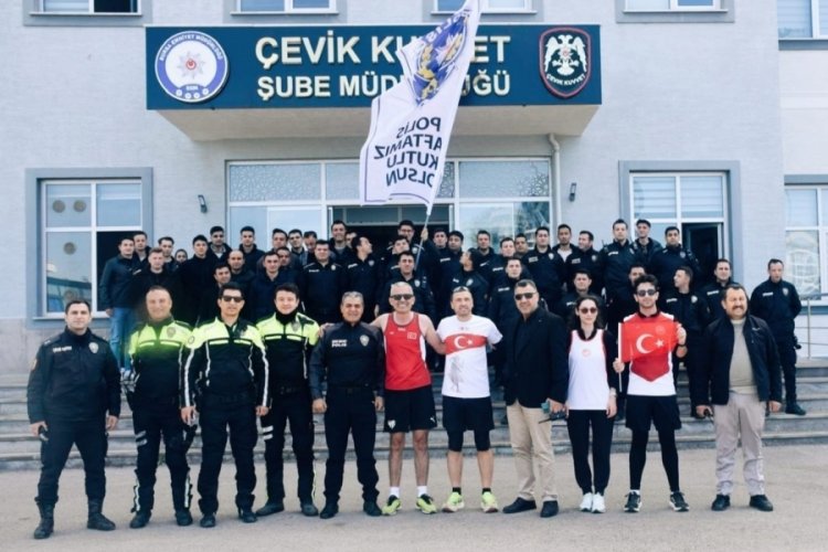 Bursalı maratoncular emniyete koştu!