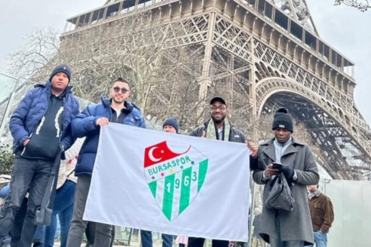 Bursaspor'un şampiyonluk sevinci Eyfel Kulesi'nde!