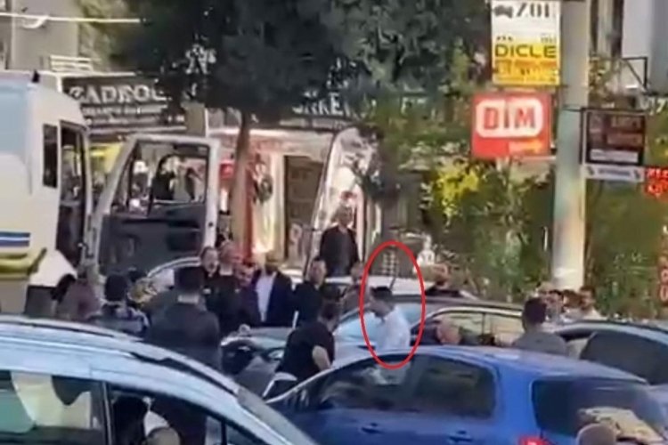 Yol kavgasında kendi sopasıyla dayak yedi