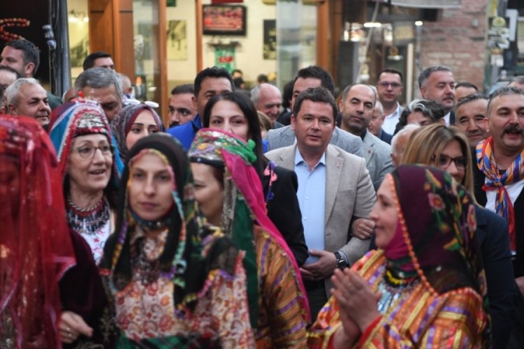 Kına gecesi geleneği Osmangazi'de yaşatıldı