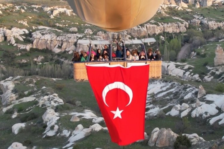 23 Nisan kutlamaları gökyüzünde başladı