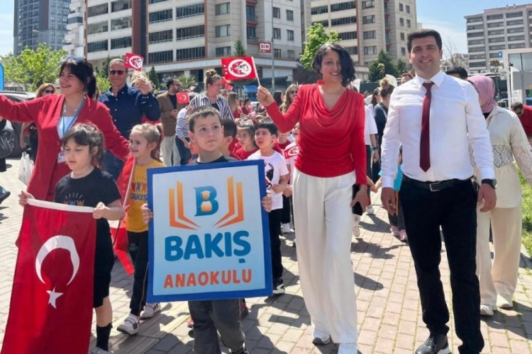 23 Nisan Mahallesi'nde 23 Nisan Çocuk Bayramına yakışır kortej