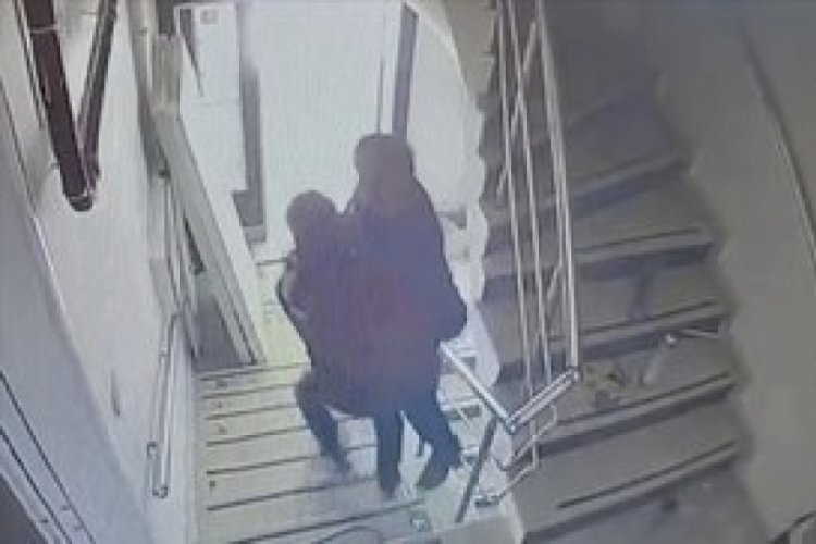 İstanbul'da deprem anında engelli bireyi kucağında dışarı taşıdı