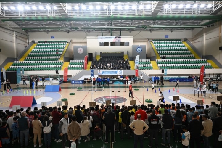 Okul sporları ilçe şenliklerinde görkemli final