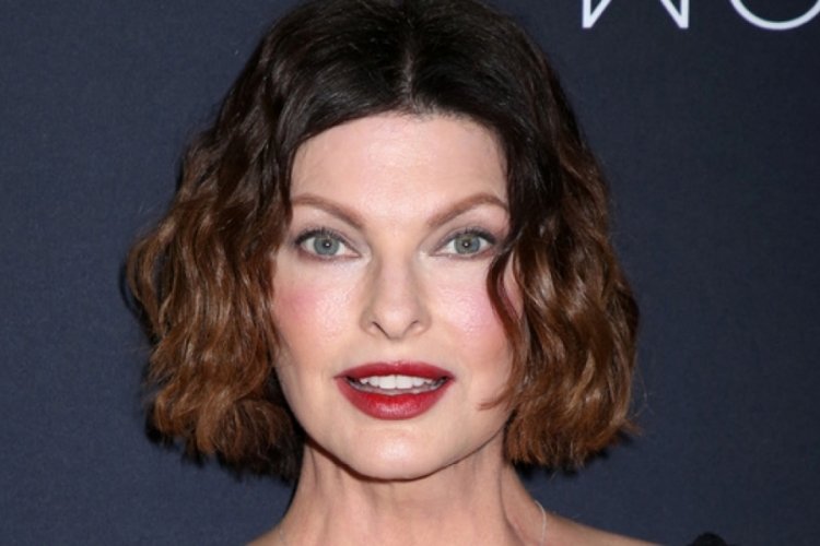 Estetik kurbanı olan Linda Evangelista: Hâlâ aynaya bakmıyorum
