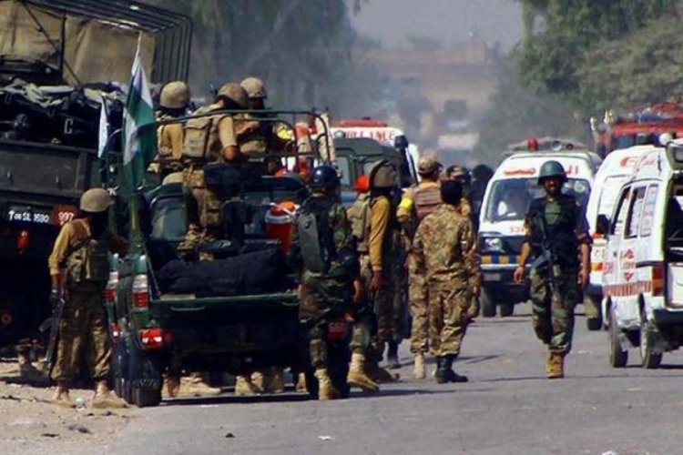 Pakistan'da düzenlenen bombalı saldırıda 4 ölü
