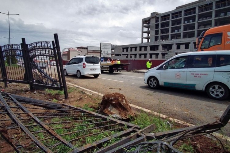 Bingöl'de zincirleme kaza; 1'i ağır 6 yaralı