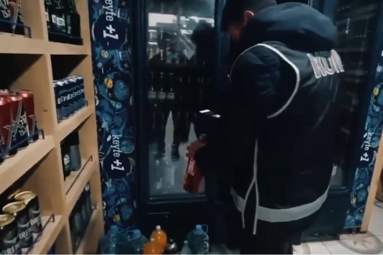 22 şişe sahte alkol ve 13 şişe kaçak alkol ele geçirildi
