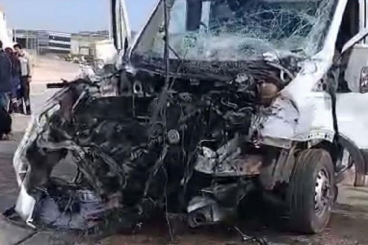 İşçi servisi ile tır çarpıştı: Çok sayıda yaralı var