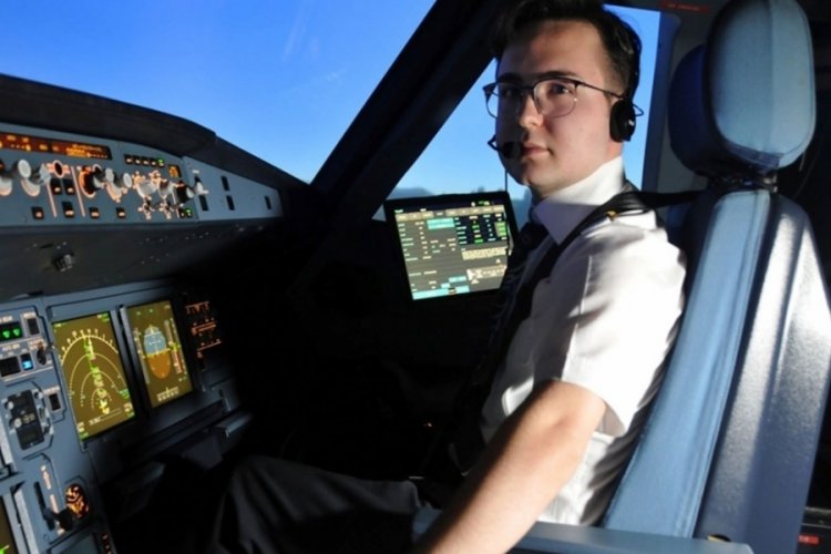 THY'nin en genç pilotu; 17 yaşında lisans aldı, 22 yaşında pilot oldu