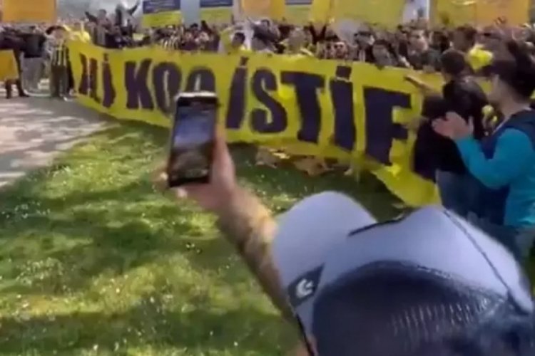 Fenerbahçe taraftarından Ali Koç'a istifa çağrısı 