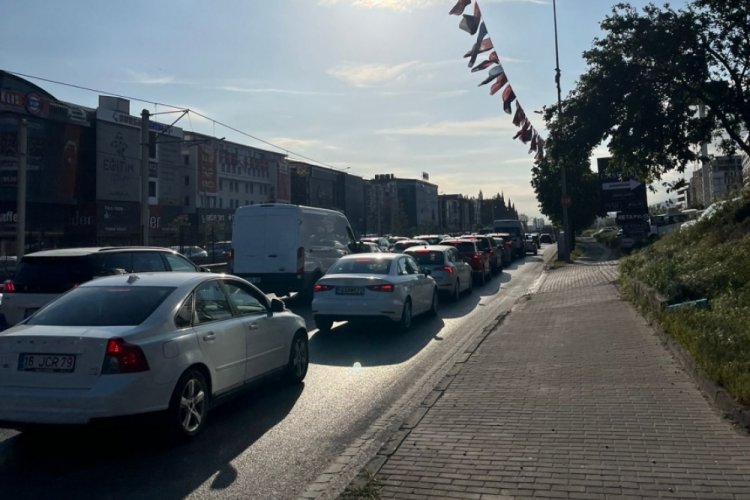 Bursa'da trafik çilesi: Haftanın ilk günü böyle başladı!