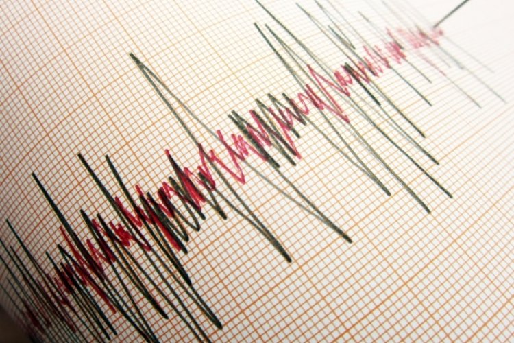 Kütahya'da deprem! Şehir dakika başı sallanıyor