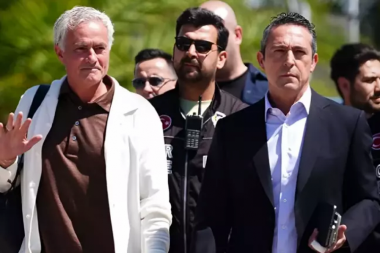 Ali Koç ve yönetim toplandı! İşte kalemi kırılan ilk isimler