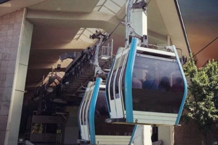 Teleferik seferlerine kuvvetli rüzgar engeli
