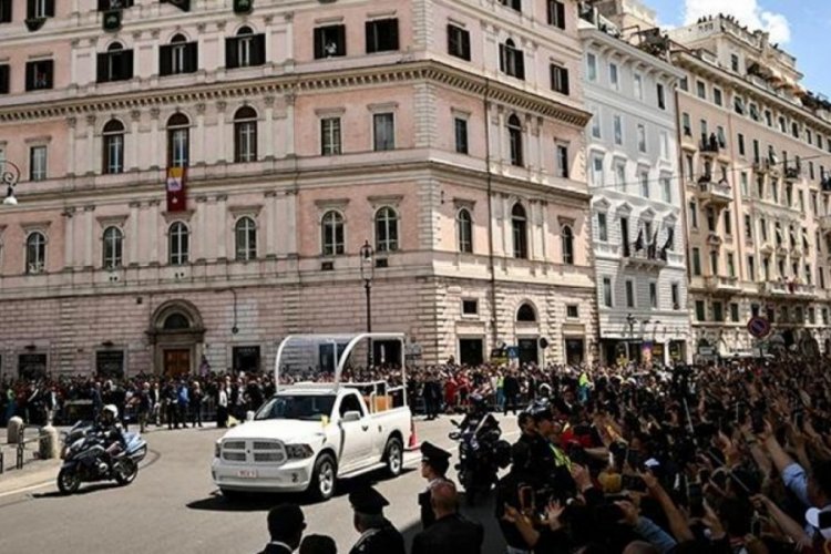 Yeni Papa'nın seçileceği tarih belli oldu