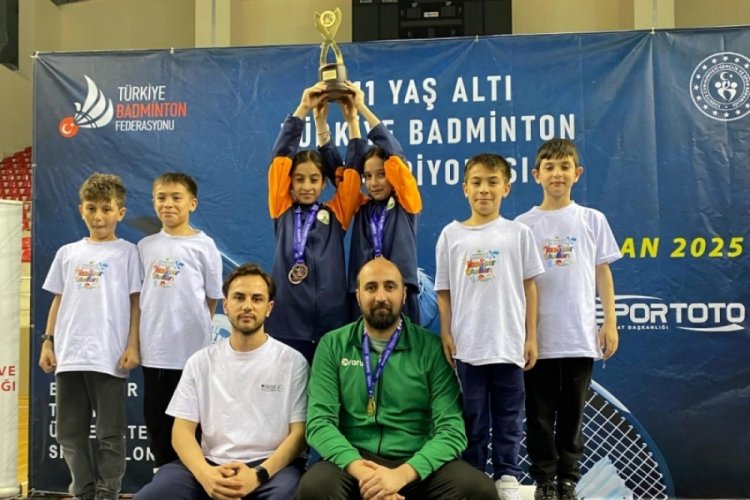 Osmangazi Belediyespor'un genç badmintoncuları göz doldurdu
