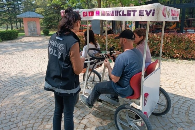Narkotik polisi Bursa'da vatandaşları bilgilendirdi