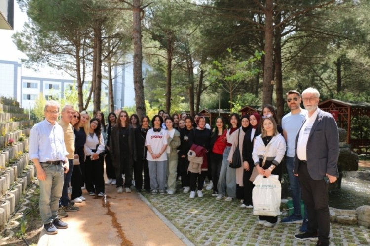 Bursa'da bir demet sevgiyle huzur evi ziyareti