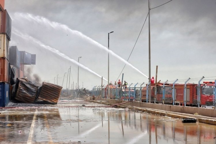 İran'da limandaki patlamada can kaybı 65'e yükseldi