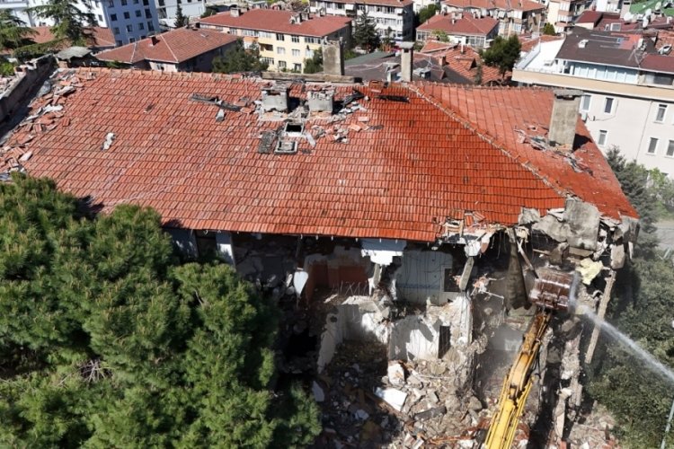 Depremde yıkılma riski taşıyan 35 daire yıkıldı