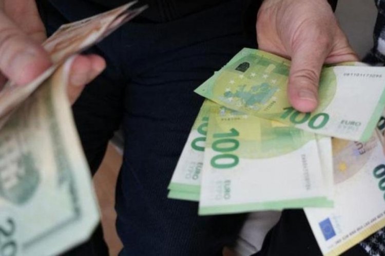 Yol kenarında bulduğu cüzdandan çıkanlara inanamadı!