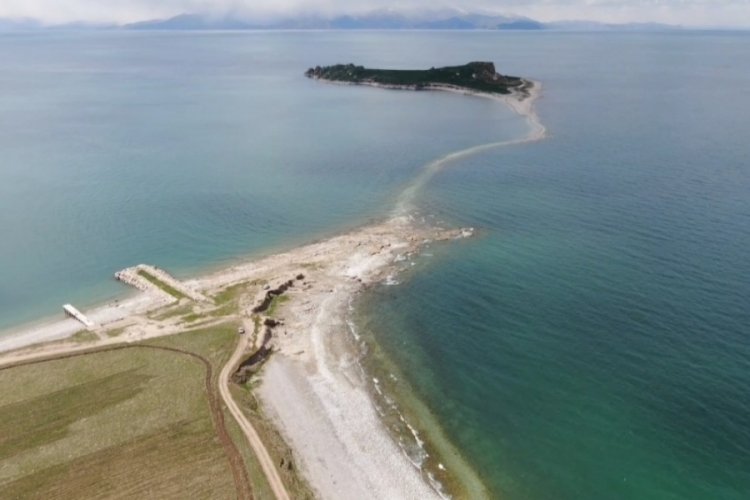 Sular çekildi antik yol ortaya çıktı