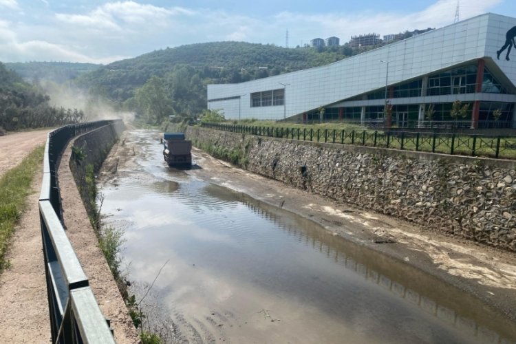 Bursa Büyükşehir'den Mandıras Deresi'nde yaz temizliği