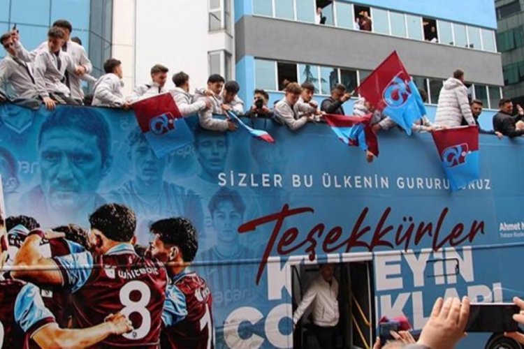 Trabzonspor U19 takımı Avrupa ikinciliğini şehirde kutladı