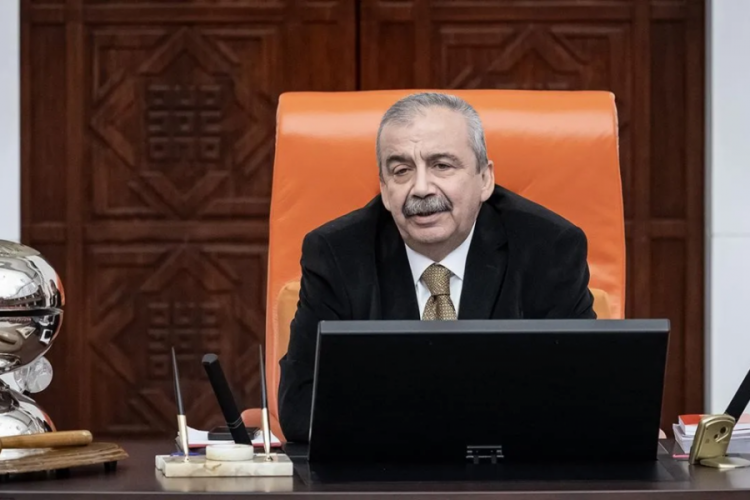 Sırrı Süreyya Önder'in yoğun bakımda tedavisi sürüyor: Doktorlar 5 Mayıs'ta açıklama yapacak