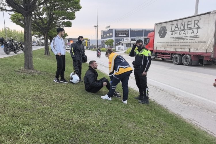 Bursa'da 'dur' ihtarına uymayan motosikletli, kaza yapması sonucu yakalandı