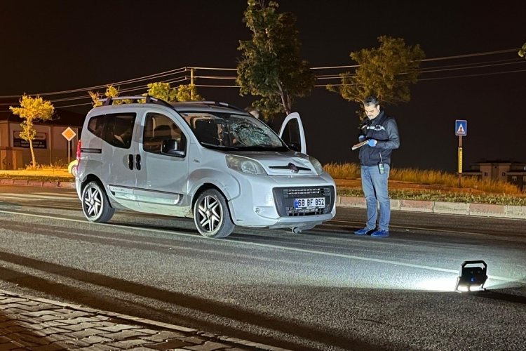 Hafif ticari aracın çarptığı kadın hayatını kaybetti