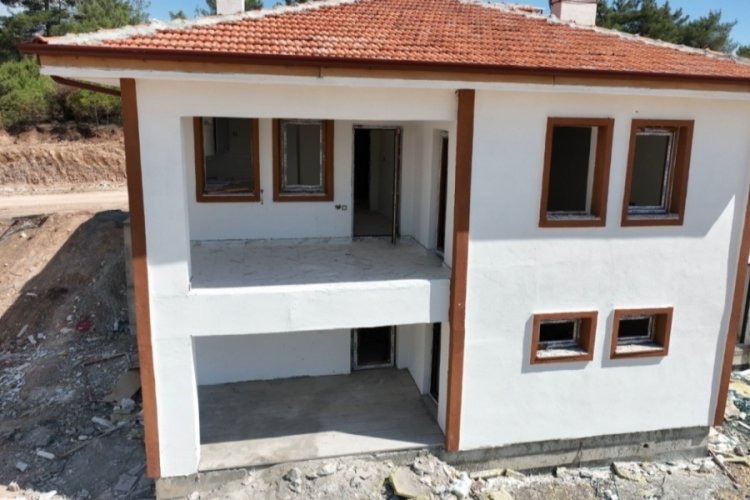 Depremzede muhtar: "Villa gibi ev yapılacağını tahmin etmemiştik"
